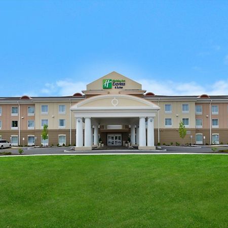 Holiday Inn Express & Suites Utica, An Ihg Hotel Exterior photo