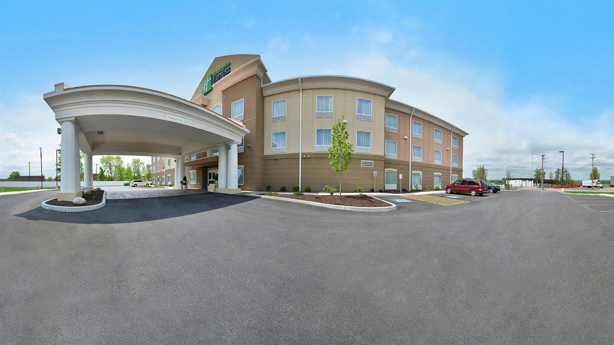 Holiday Inn Express & Suites Utica, An Ihg Hotel Exterior photo